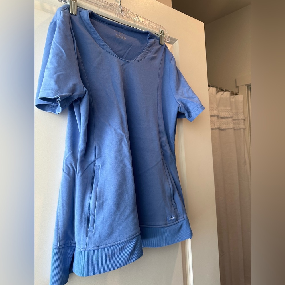 Jaanuu Scrub Top